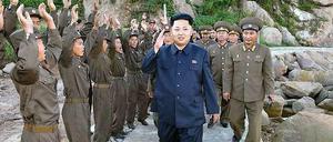 Nordkoreas Machthaber Kim Jong-un in der Grenzregion zu Südkorea. Viele Familien sind seit dem Korea-Krieg in den 50er Jahren getrennt.