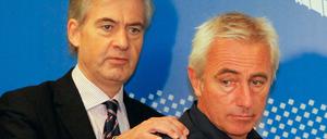Der neue HSV Trainer Bert van Marwijk (rechts) mit dem Vorstandschef Carl-Edgar Jarchow.