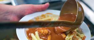 Kann's ein bisschen appetitlich sein? Beim Schulessen geht es künftig auch um die optischen Qualitäten. Außerdem sollen die Kinder erfahren, was sie essen: "Spaghetti bolognese" reicht als Angabe nicht mehr. Es muss auch erläutert werden, welches Fleisch drin ist.. 