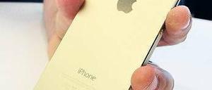 Selten und begehrt. Das iPhone in seiner goldfarbenen Version. Foto: AFP