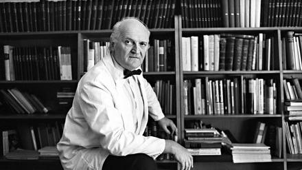 Otto Prokop, 1979, ausnahmsweise nicht im Labor. Er soll derart mit seiner Arbeit verbunden gewesen sein, dass er das Institut geradezu bewohnte.