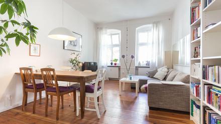 Kleines Kanzleramt. In dieser Zweiraumwohnung soll Angela Merkel früher gewohnt haben. Jetzt ist sie für 55 Euro pro Nacht zu mieten. 