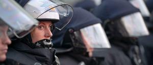 In Berlin wurden im Jahr 2012 914 Polizisten beim Widerstand gegen Vollzugsbeamten verletzt. 2011 waren es knapp 800.