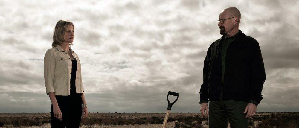 Bryan Cranston als Walter "Walt" Hartwell White und Anna Gunn als Skyler White.
