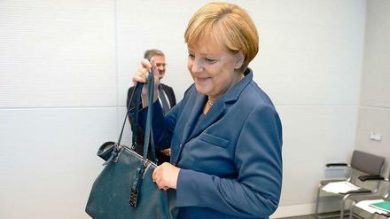 Hip in blau und auch angesagt bei jungen Wählern: Angela Merkel (CDU). 