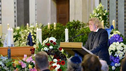 Die letzten Worte der Trauerfeier hielt Entertainer Thomas Gottschalk.