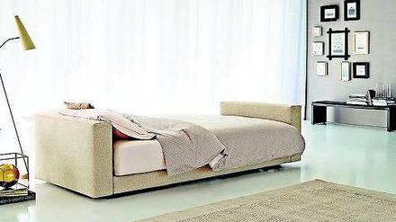 "Piazza Duomo" (Flou) von Guilio Manzoni ist Sofa und Bett in einem.