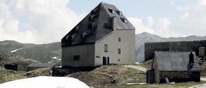 Im alten Gotthard-Hospiz, das auf der Liste des europäischen Kulturerbes steht, wird der Klassiker von horgenglarus verwendet: der Moser 1-250 aus dem Jahr 1931 von Werner Max Moser.