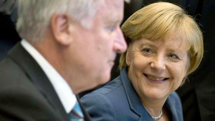 Wahlsieger unter sich: CSU-Chef Horst Seehofer und Kanzlerin Angela Merkel.