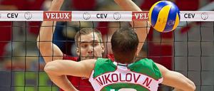 Kein Durchkommen. Deutschlands Tim Broshog (links) unterlag den Bulgaren.