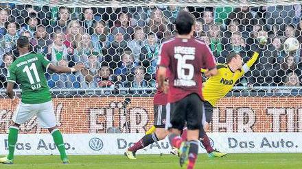Da war noch alles gut. Der Bremer Eljero Elia (links) trifft zum 2:0. Foto: dpa