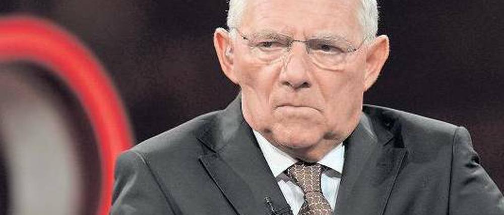 Auslegungsfähig. Umstrittene Äußerungen von Finanzminister Wolfgang Schäuble zur Euro-Krise im Wahlkampf und zu den Koalitionsgesprächen nach der Wahl werden in der Union mittlerweile zunehmend kritisch gesehen. Foto: dpa