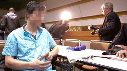 Robin v. H. im Gerichtssaal: Der 21-Jährige machte als "Waldjunge Ray" Schlagzeilen.