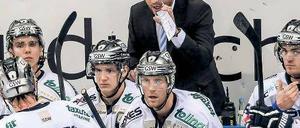 Redebedarf. Der neue Trainer Jeff Tomlinson (hier ein Archivfoto) wundert sich, dass seiner Mannschaft in der Offensive nichts Konstruktives einfällt. Foto: dpa