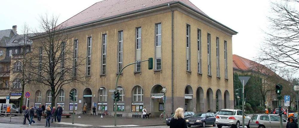 Teure Träume. Das Rathaus Zehlendorf sollte das Klima schonen.