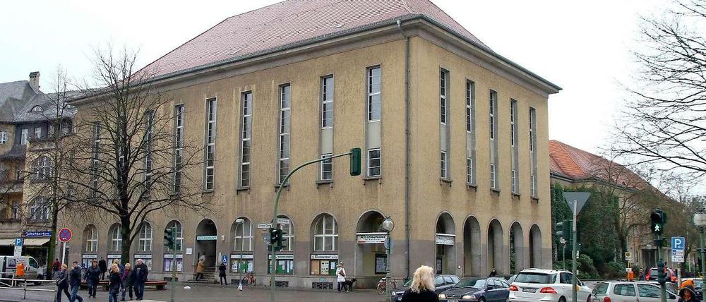 Teure Träume. Das Rathaus Zehlendorf sollte das Klima schonen.