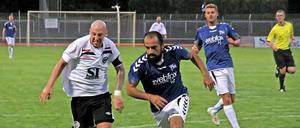 In der Wildnis des Berliner Amateurfußballs: Hertha 03 Zehlendorf gegen TeBe (weiße Trikots).