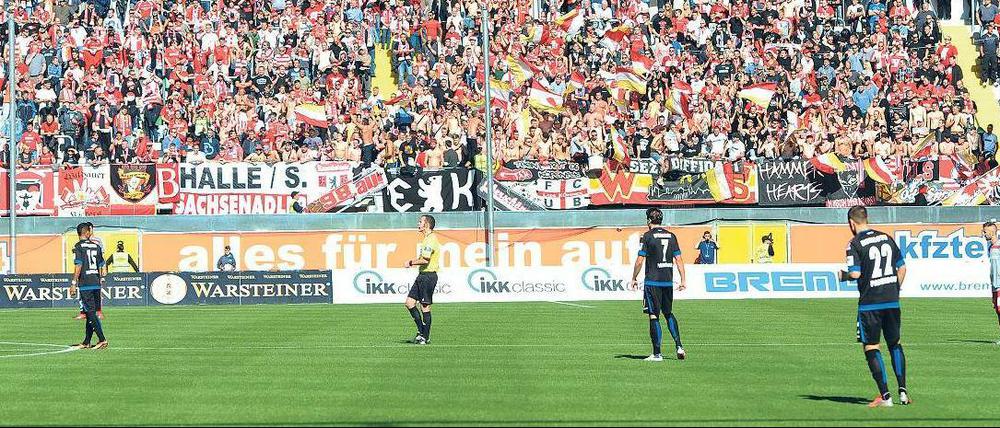 Zahlreiche Fans des 1.FC Union reisten auch nach Paderborn mit.