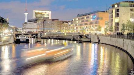 Alles ist erleuchtet. Am 3. November stimmen die Berliner ab, beim wem künftig die Verantwortung für den Strom liegt. Beim Volksentscheid geht es um den Aufbau eines städtischen Energieerzeugers und den Rückkauf des Stromnetzes.