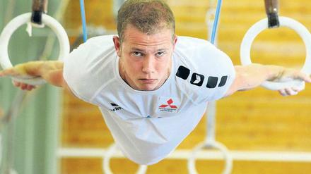 Der Turner Fabian Hambüchen an den Ringen.