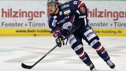 Shawn Lalonde traf für die Eisbären, musste im zweiten Drittel nach einer Schlägerei aber vom Eis.