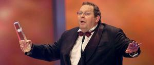 Der Kabarettist Ottfried Fischer wurde am Mittwoch in Köln beim Deutschen Fernsehpreis für sein Lebenswerk geehrt.
