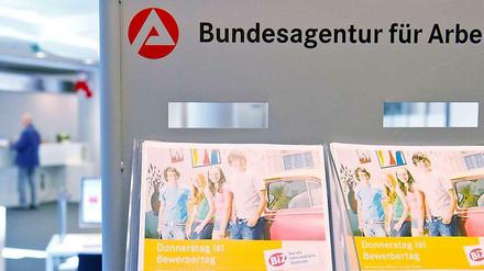 Neue Stellen gibt es schon noch, berichtet die Bundesagentur für Arbeit. Dennoch wird es für die Bewerber enger.