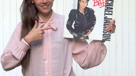 Geht es denn überhaupt noch hipper als mit Omabluse und Michael Jackson?