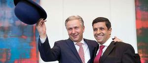 Klaus Wowereit lässt sich feiern. Unter den zahlreichen Geburtstagsgästen im Abgeordnetenhaus war natürlich auch SPD-Fraktionschef Raed Saleh.