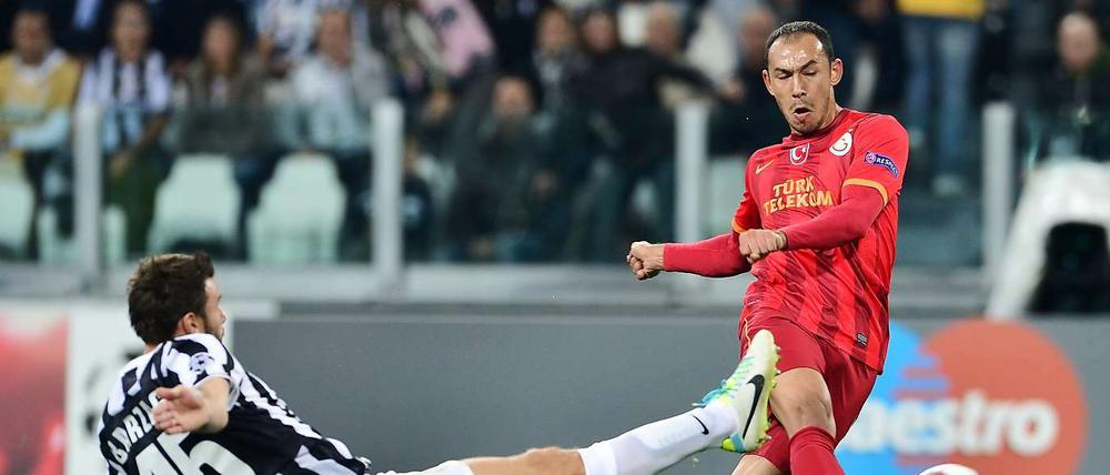 Mit Schmackes. Umut Bulut trifft zum 2:2 für Galatasaray.