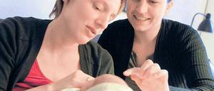 Hausbesuch. Erforscht werden soll unter anderem, was die Beratung von Familien nach der Geburt bringt.