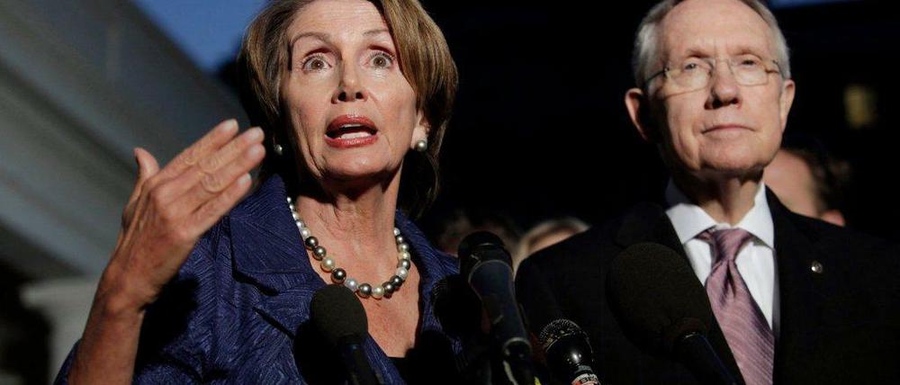 Keine Einigung in Sich: Nancy Pelosi, Fraktionsvorsitzende der Demokraten im Repräsentantenhaus und ihr Konterpart, der Republikaner Harry Reid, treten nach dem späten Treffen im Weißen Haus vor die Presse. 