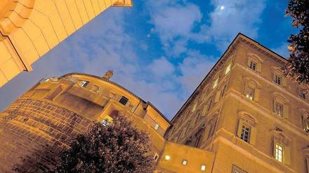 Hinter dicken Mauern. Bislang hatte nur der Papst Einblick in die Bilanzen der Vatikanbank. Nun wurde das Zahlenwerk erstmals veröffentlicht – auch im Internet. Foto: dpa