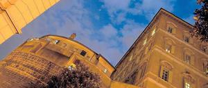 Hinter dicken Mauern. Bislang hatte nur der Papst Einblick in die Bilanzen der Vatikanbank. Nun wurde das Zahlenwerk erstmals veröffentlicht – auch im Internet. Foto: dpa