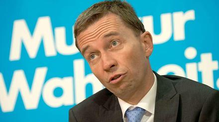 AfD-Chef Bernd Lucke will Ex-"Freiheit"-Mitglieder jetzt lieber doch nicht in seiner Partei sehen.