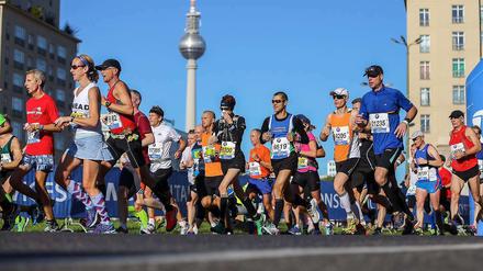 Viele Läufer gehen ungenügend vorbereitet in einen Marathonlauf und riskieren Verletzungen und Gesundheitsschäden.