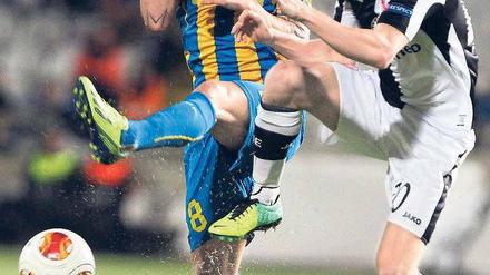 Gekommen, um zu bleiben. Sebastian Rode (rechts) und Eintracht Frankfurt haben nach zwei Spielen in der Europa League gute Chancen auf die K.-o.-Runde. Foto: dpa