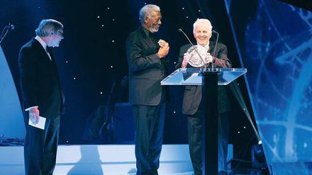 Preisübergabe beim Fundamental Physics Prize.