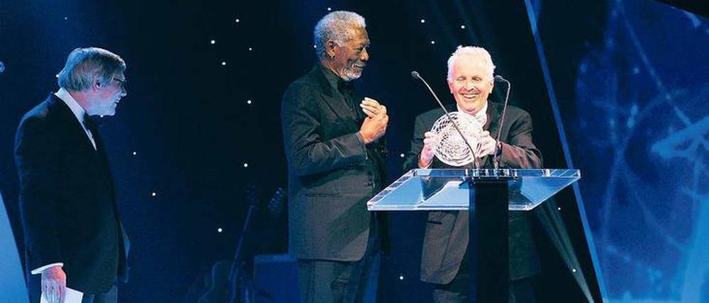 Preisübergabe beim Fundamental Physics Prize.