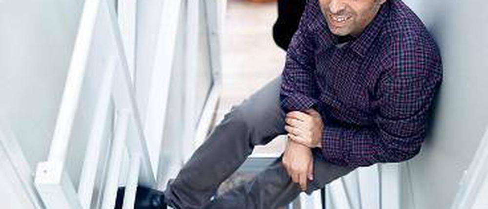 Etgar Keret im Mini-Haus.
