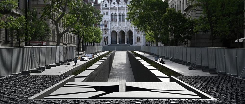 Das neue „Denkmal des nationalen Zusammenhalts“ liegt in Sichtweite des ungarischen Parlamentes. Foto: ATTILA KISBENEDEK / AFP