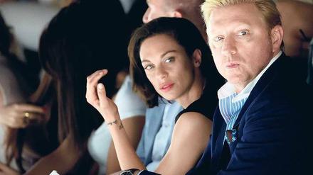Der sehnliche Wunsch, im Mittelpunkt zu stehen. Boris Becker mit Ehefrau Lilly im Juli auf der Fashion Week. Foto: Soeren Stache/dpa