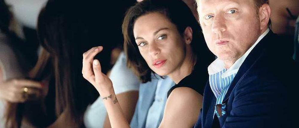 Der sehnliche Wunsch, im Mittelpunkt zu stehen. Boris Becker mit Ehefrau Lilly im Juli auf der Fashion Week. Foto: Soeren Stache/dpa