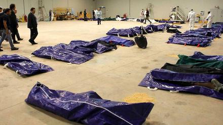 Über 100 Flüchtlinge kamen am Donnerstag vor italienischen Insel Lampedusa um. Sie wollten nach Europa.