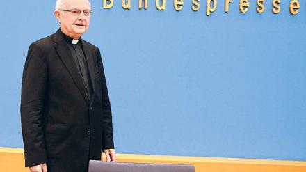 Kritische Worte. Erzbischof Robert Zollitsch ließ seine Meinung über seinen Amtsbruder Tebartz-van Elst am Donnerstag in Berlin durchblicken. Foto: Wolfgang Kumm/dpa