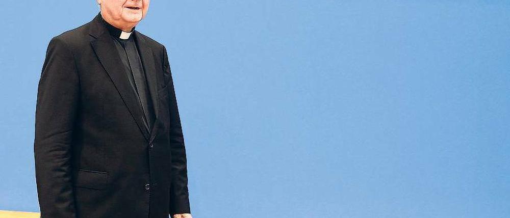 Kritische Worte. Erzbischof Robert Zollitsch ließ seine Meinung über seinen Amtsbruder Tebartz-van Elst am Donnerstag in Berlin durchblicken. Foto: Wolfgang Kumm/dpa