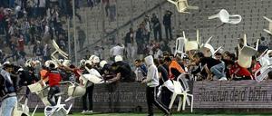 Stühlerücken in Istanbul: Ausschreitungen beim Derby Besiktas gegen Galatasaray.