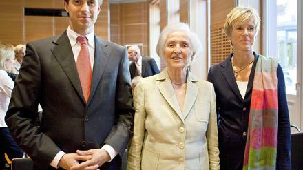 Platz 10 und 9Zu den zehn reichsten Deutschen zählen Stefan Quandt und seine Mutter Johanna. Ihr geschätztes Vermögen stieg von 6,3 auf 6,75 Milliarden Euro. Das Vermögen geht zu großen Teilen auf ihren Mann Herbert Quandt zurück. Stefan Quandt ist ebenso Aktionär der BMW AG wie seine Mutter. Vermögen: 7,2 Milliarden Euro (2012: 6,6 Milliarden Euro). Rechts im Bild: seine Schwester Susanne Klatten. 