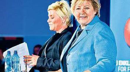 Minderheitsregierung: Die Vorsitzende der Konservativen, Erna Solberg (r.), und die Chefin der rechtspopulistischen Fortschrittspartei, Siv Jensen.