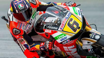 Immer knapp am Boden. Stefan Bradl brach sich bereits im Training zum Großen Preis von Malaysia den Knöchel.